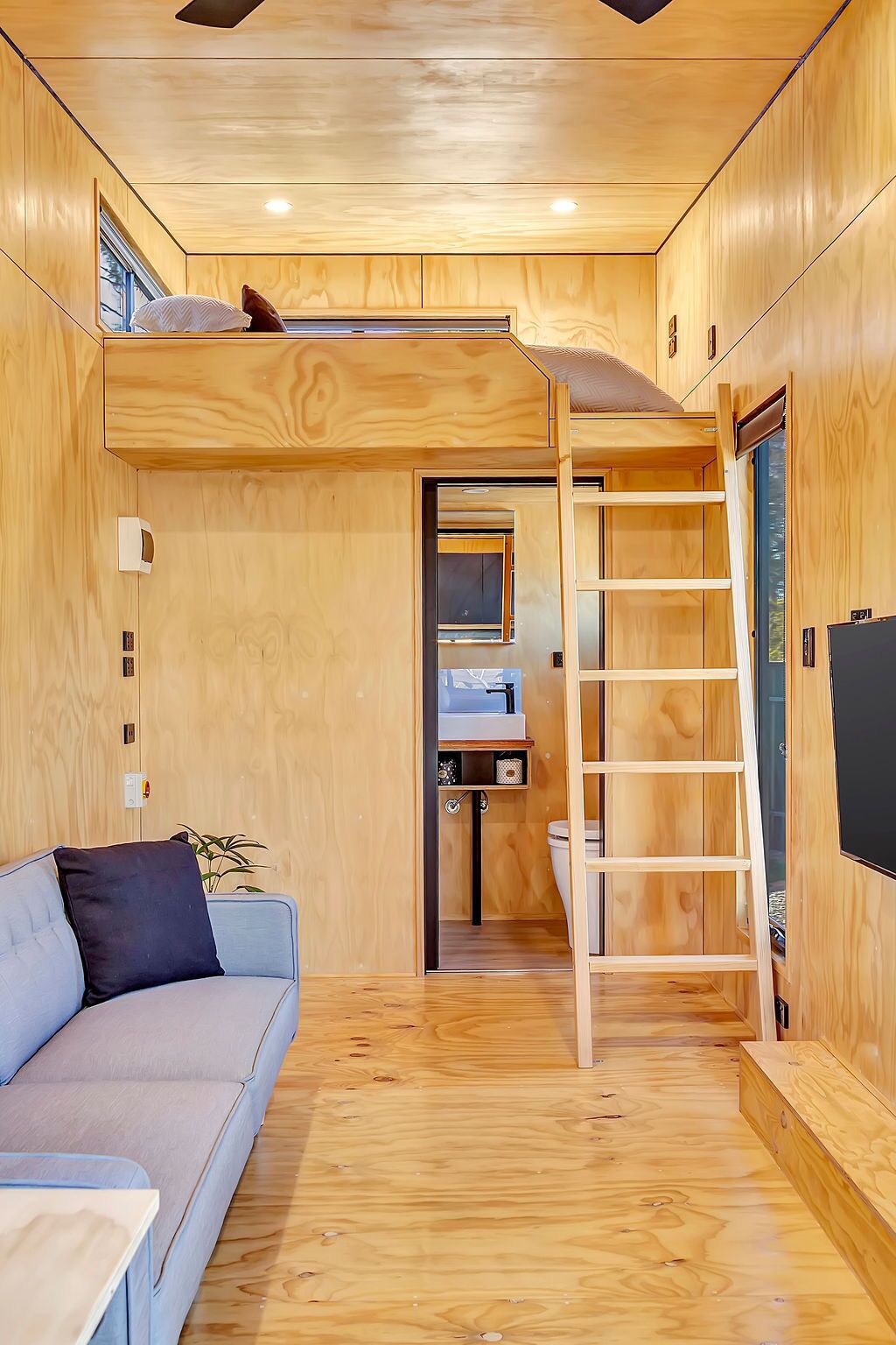 Tiny House — image 9