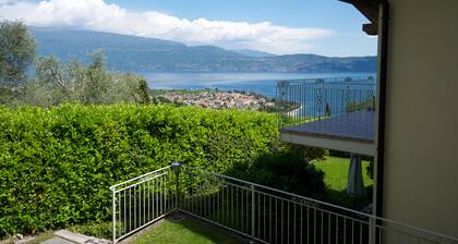 Residence Limoni del Rustichel: Apartment N.4 with lake view, underground parking and pool.