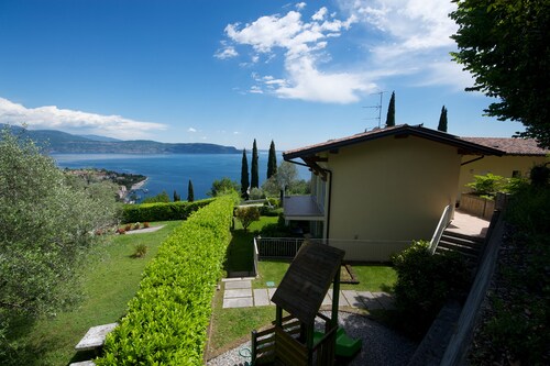Residence Limoni del Rustichel: Apartment N.4 with lake view, underground parking and pool.