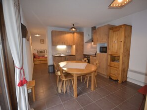 Dining - Central Les Gets Apartment with Terrace, Garage and WIFI (Les Gets)
