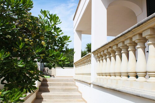 VILLA 70 MT FROM THE SEA AND THE SEA