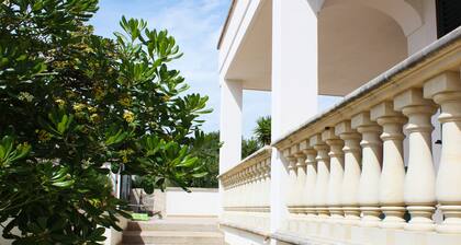 VILLA 70 MT FROM THE SEA AND THE SEA