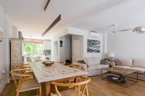 TV, fireplace, books, stereo