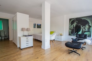 3 bedrooms, desk, iron/ironing board, free WiFi