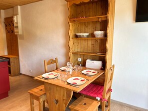 Dining - Charming Studio Near Center, Ski Lifts & Free Shuttle (Les Gets)