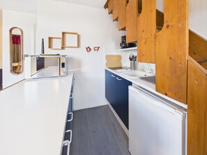 Jääkaappi, mikroaaltouuni, astianpesukone