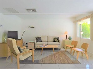 TV - PS Downtown Condominium (Palm Springs)