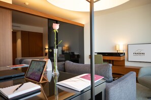 Premium bedding, in-room safe, laptop workspace, blackout drapes - Fraser Suites Geneva (Geneva)