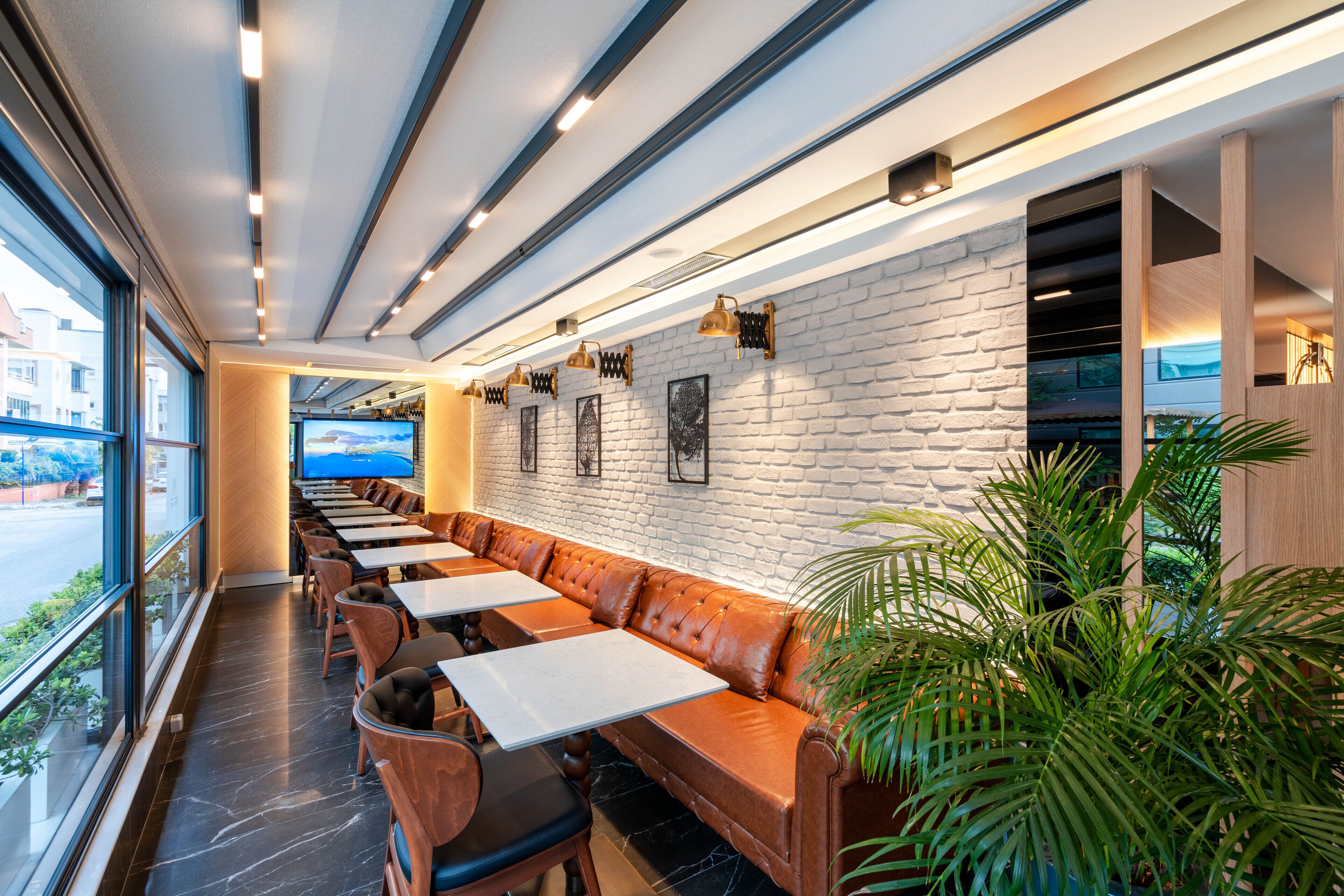 42-inch led tv with satellite channels, tv