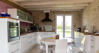 4 bedrooms sleeps 12 in large property with large wooded grounds in a quiet location