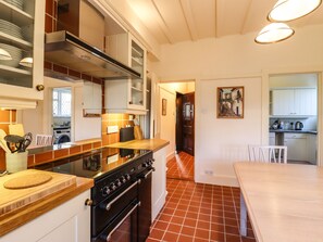 Cottage | Private kitchen | Fridge, dishwasher, electric kettle, toaster - Yellow House on the Corner (Frinton-on-Sea)