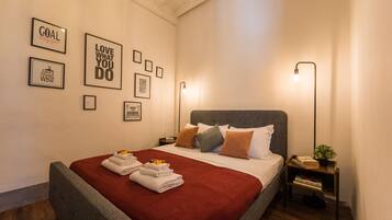 2 bedrooms, iron/ironing board, free WiFi, bed sheets