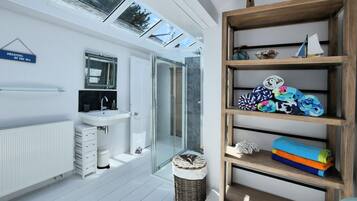 Cottage | Bathroom | Shower