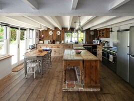 Cottage | Private kitchen | Fridge, dishwasher, electric kettle, toaster