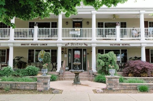 Top location, no cleaning fee, everthings close M