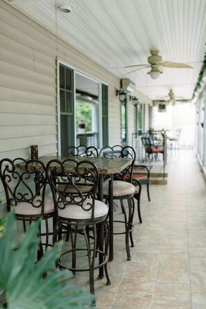 Outdoor dining - Top location, no cleaning fee, everthings close M (Lake Geneva)