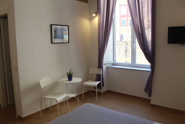 1 camera, Wi-Fi gratuito, lenzuola