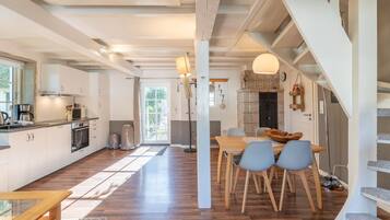 KylskÄp, mikrovÄgsugn, ugn och spishÀll