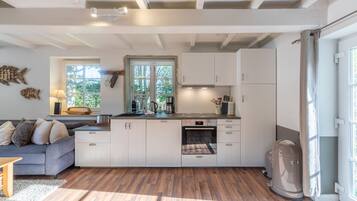 KylskÄp, mikrovÄgsugn, ugn och spishÀll