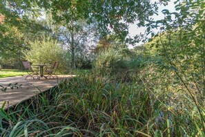 Outdoor dining - Vacation apartment Kastanienhof Sanddorn in Wisch for up to 3 people (Wisch)