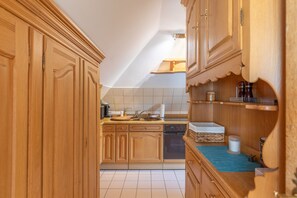 Kühlschrank, Ofen, Herdplatte, Geschirrspüler