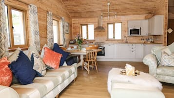 Cottage | Living room | TV, fireplace