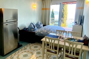 1 chambre, fer et planche à repasser, Wi-Fi gratuit, draps fournis