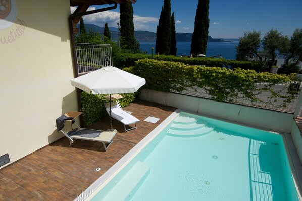 Ulkouima-allas, lämmitetty uima-allas