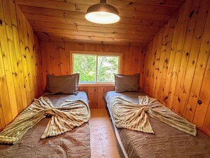 6 slaapkamers, een bureau, internet