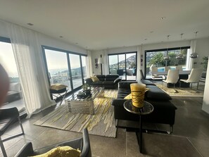 Smart-TV, peis, fotballspill og bordtennis