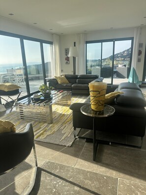 Smart TV, fireplace, foosball, table tennis