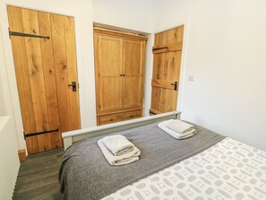 Cottage | 1 bedroom, individually decorated, individually furnished, free WiFi - 2 Mountain View (Llangefni)