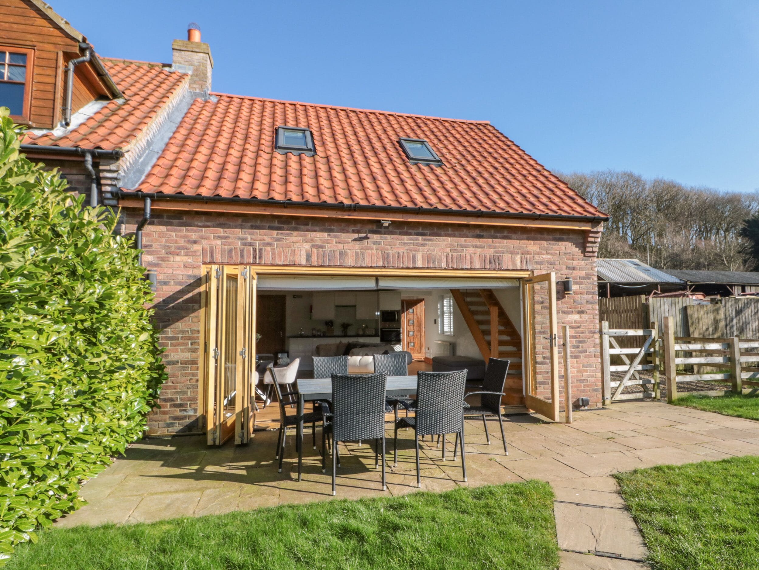 Cottage | Outdoor dining