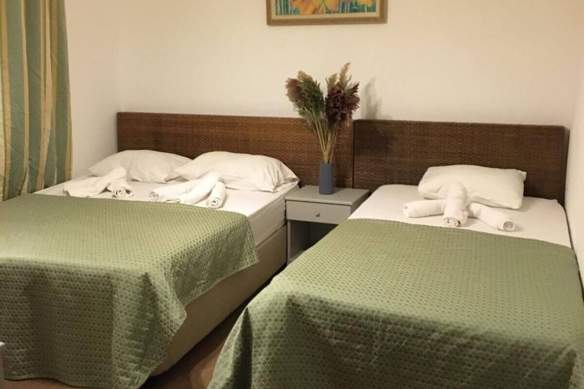 Free WiFi, bed sheets