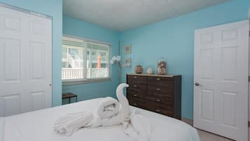 2 bedrooms, desk, iron/ironing board, free WiFi