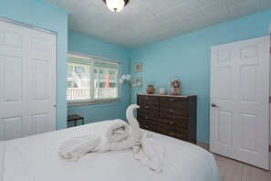 2 bedrooms, desk, iron/ironing board, free WiFi