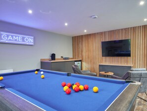 Cottage | Game room