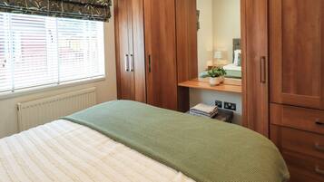 Cottage | 2 bedrooms, individually decorated, individually furnished, free WiFi