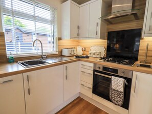 Cottage | Dapur pribadi | Lemari es, mesin pencuci piring, dan peralatan masak/sendok-piring