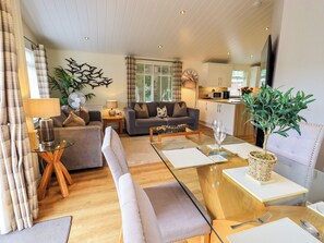 Cottage | Living area | TV