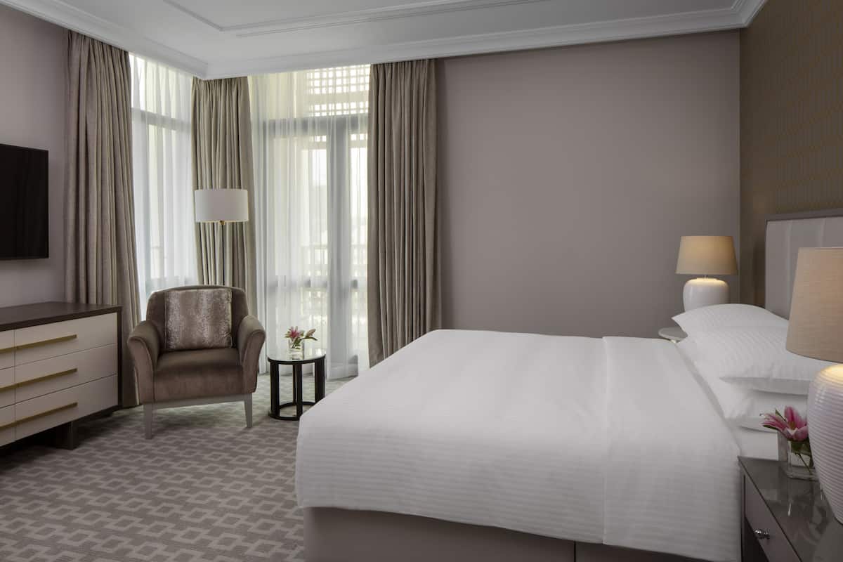In-room safe, blackout curtains, soundproofing