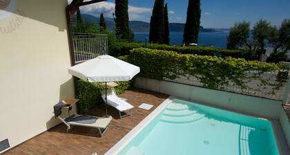 Residence Limoni del Rustichel: Apartment N.12 with lake view, underground parking and pool.