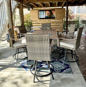 Outdoor dining - 5 Blocks 2 Beach-Pet Friendly- Golf Cart-Early Check-in (North Myrtle Beach)