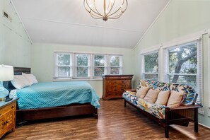 6 bedrooms, iron/ironing board, free WiFi, bed sheets - 5 Blocks 2 Beach-Pet Friendly- Golf Cart-Early Check-in (North Myrtle Beach)