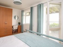 Chaumière | 2 chambres, accès au Wi-Fi (inclus), décor unique, ameublement unique