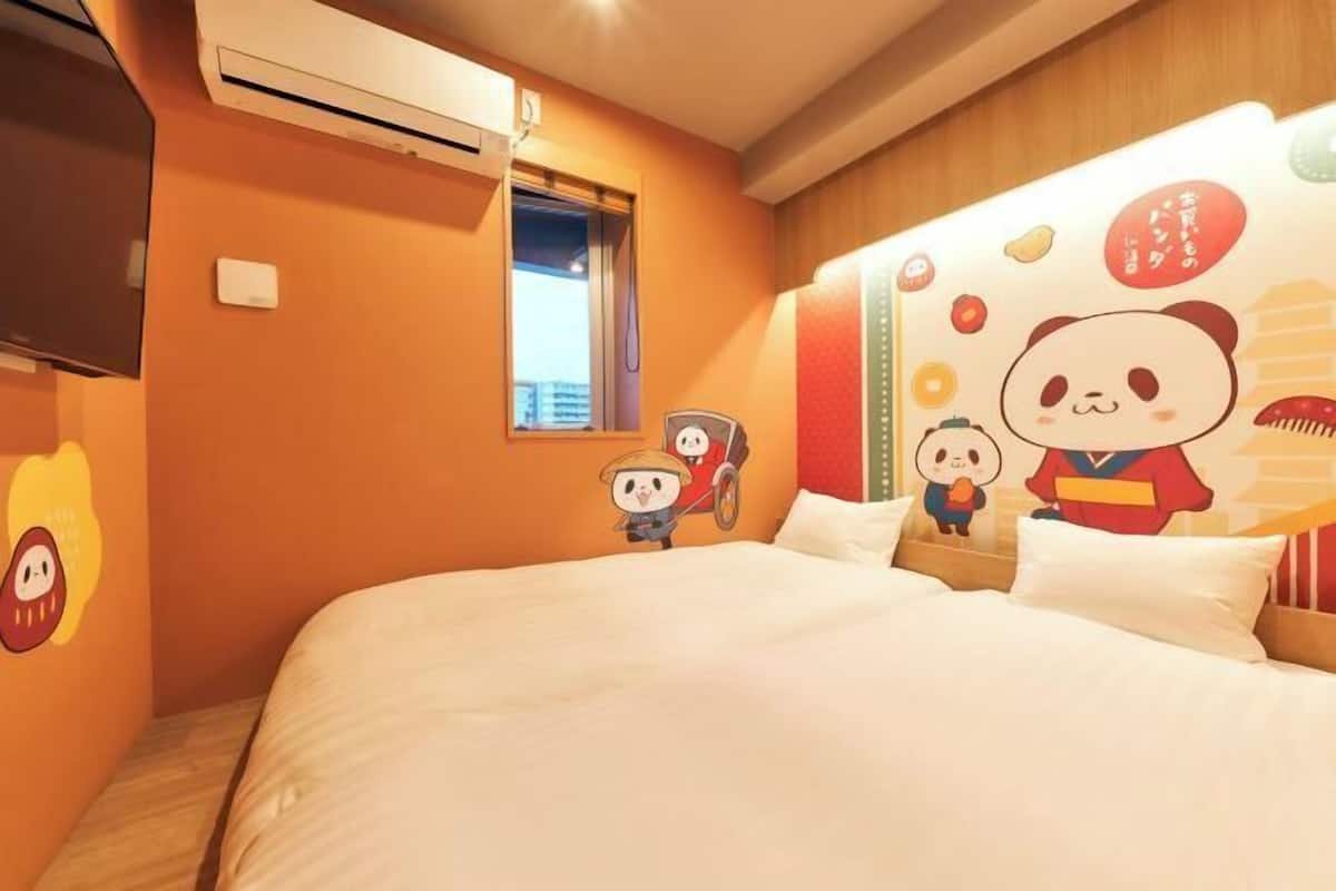 Blackout curtains, free WiFi, bed sheets