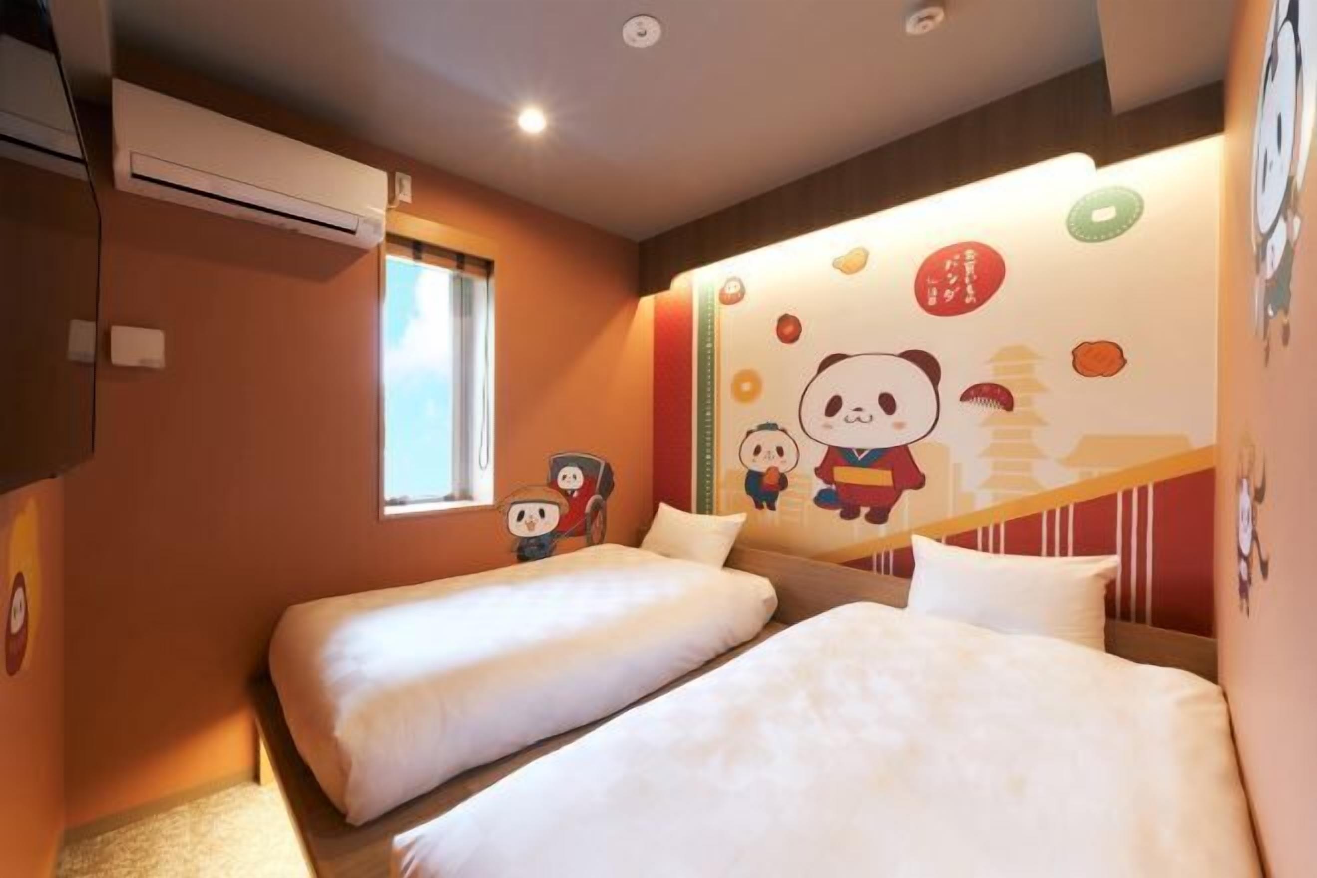 Rideaux d’obscurcissement, accès au Wi-Fi (inclus), literie fournie