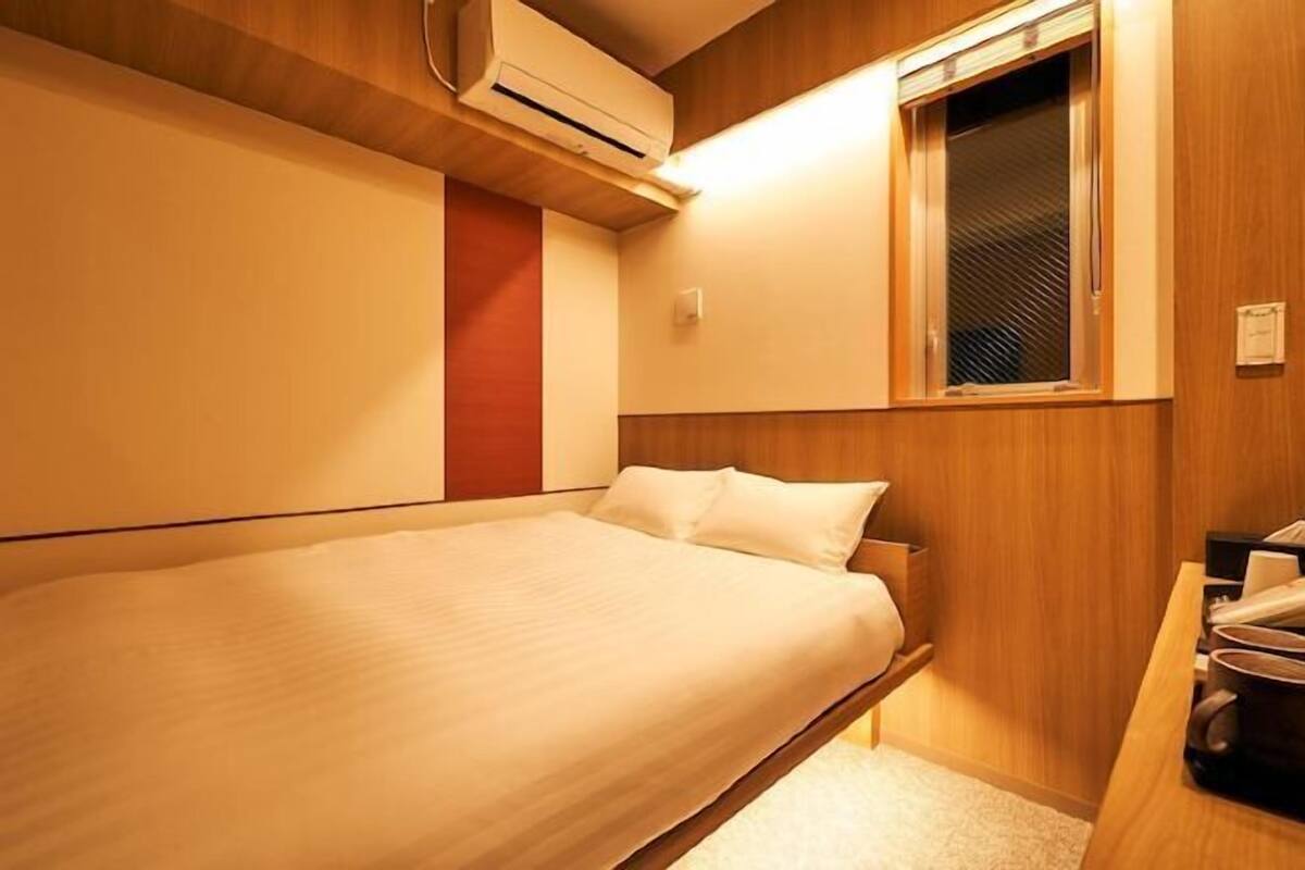 Blackout curtains, free WiFi, bed sheets