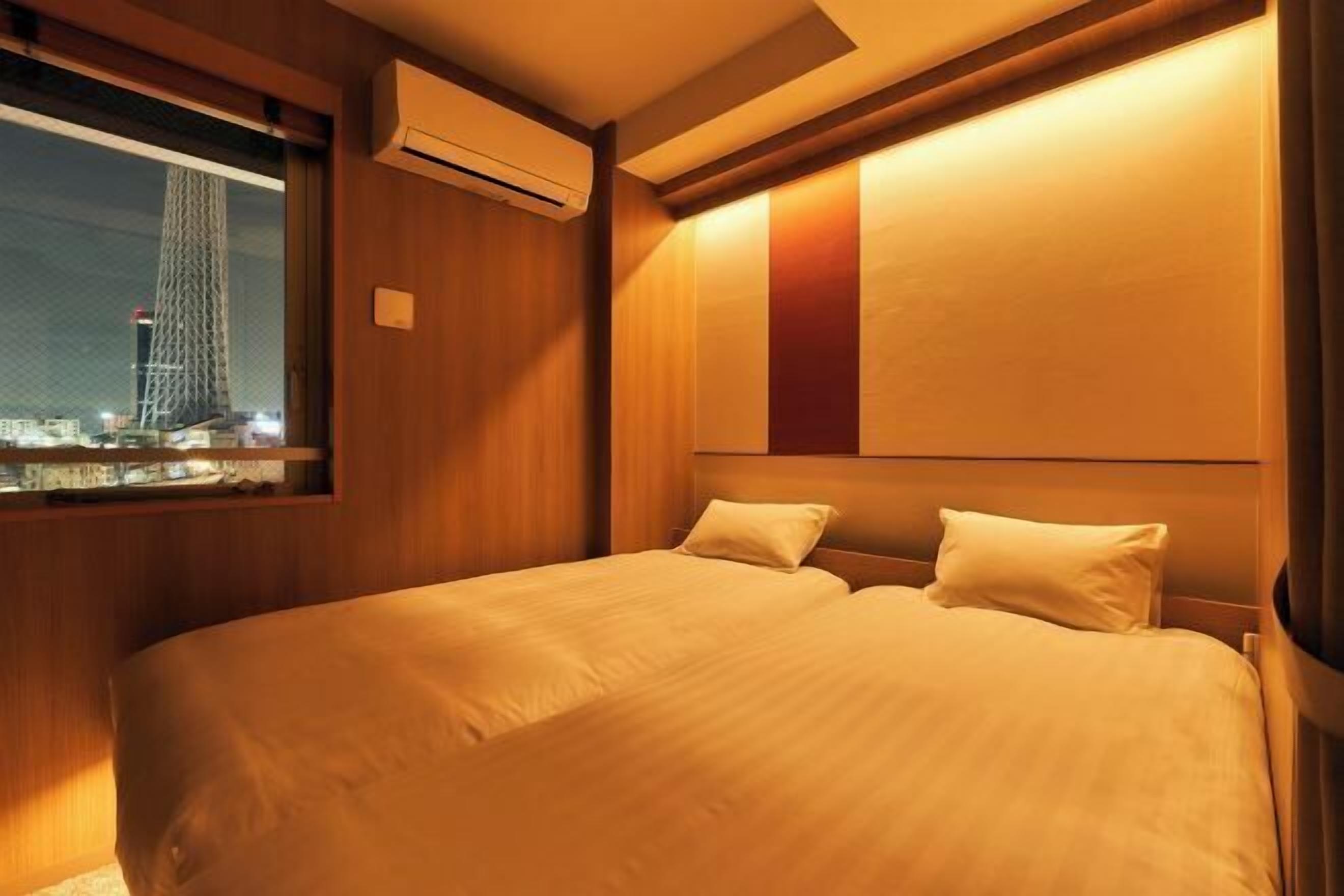 Rideaux d’obscurcissement, accès au Wi-Fi (inclus), literie fournie