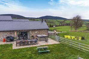 Cottage | Outdoor dining